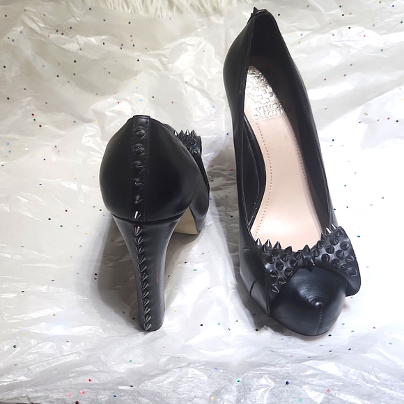 [US8] VINCE CAMUTO Jamma Spiked Platform Heels, size 8, black - Picture 2 of 4